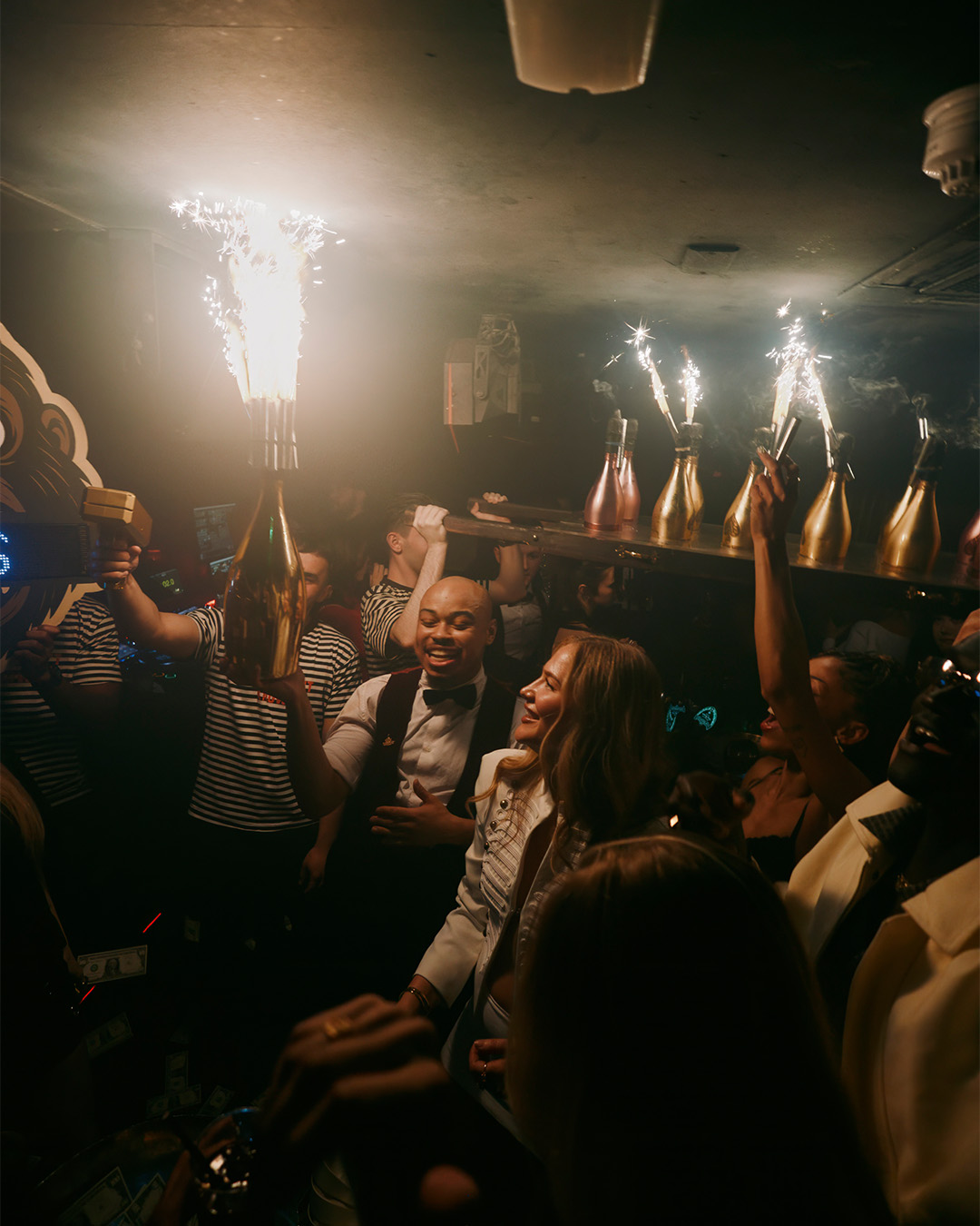 Cirque Le Soir VIP tables photo 2