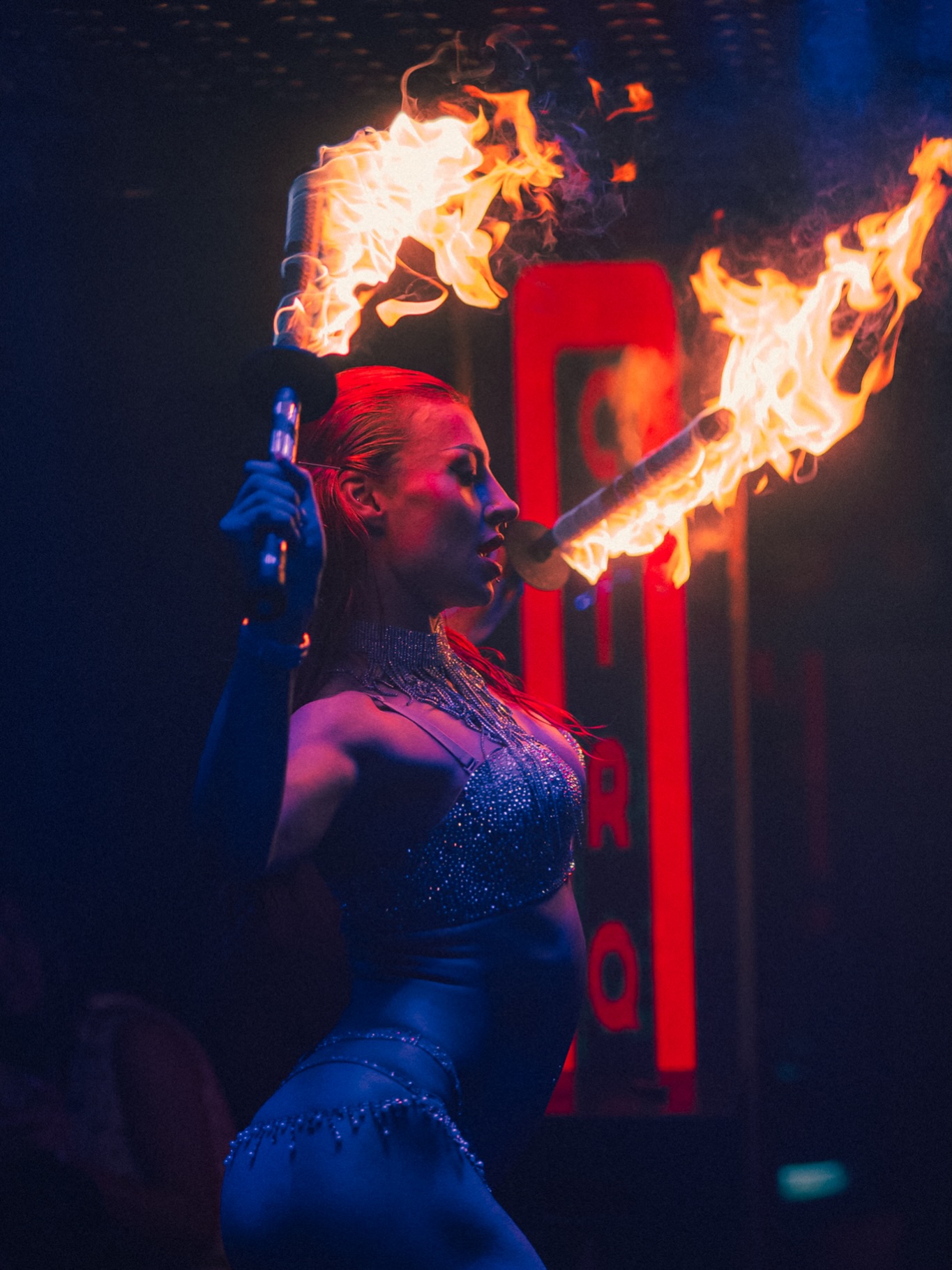 Cirque Le Soir VIP tables photo 3