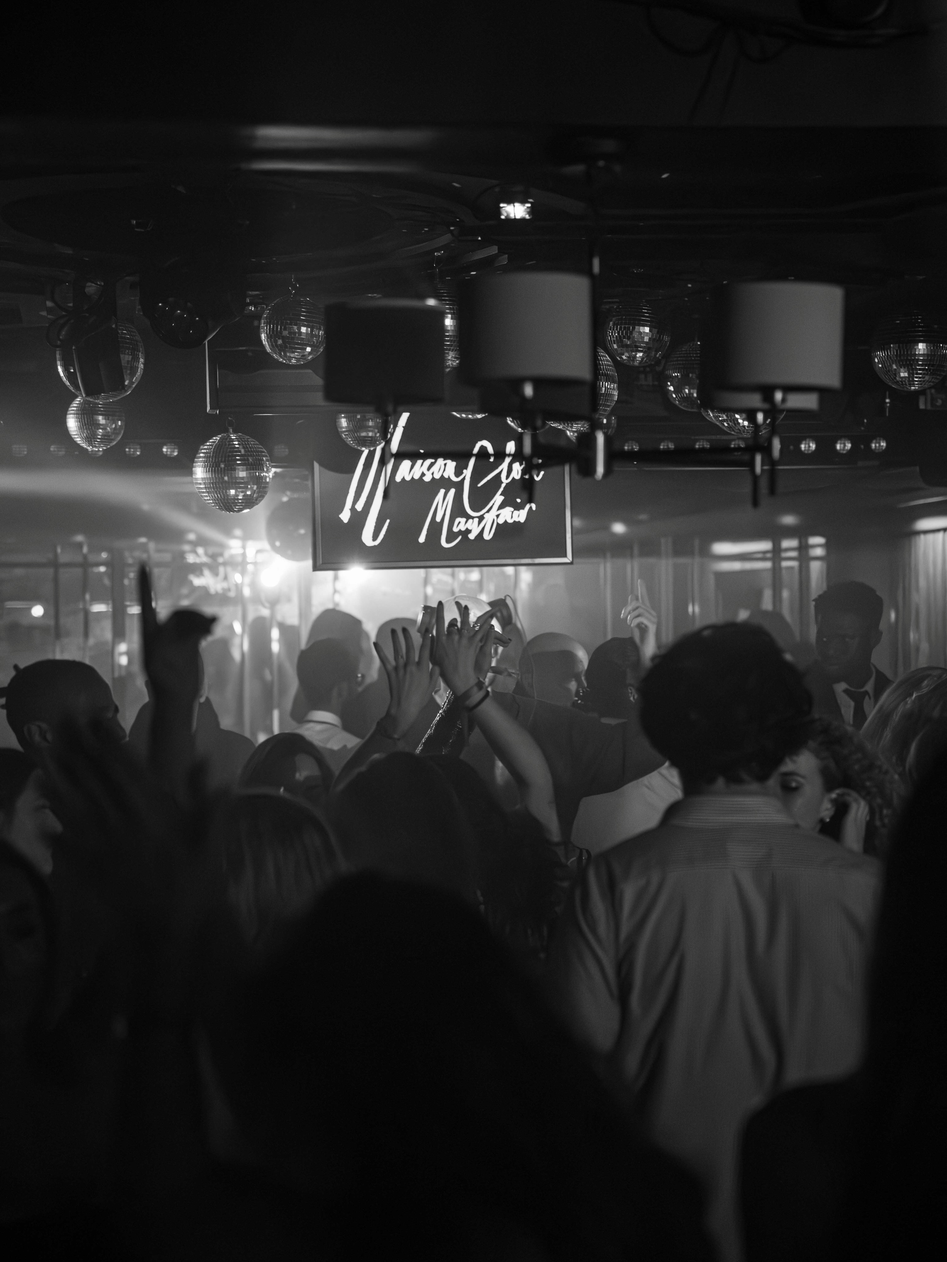 Maison Close VIP tables photo 3