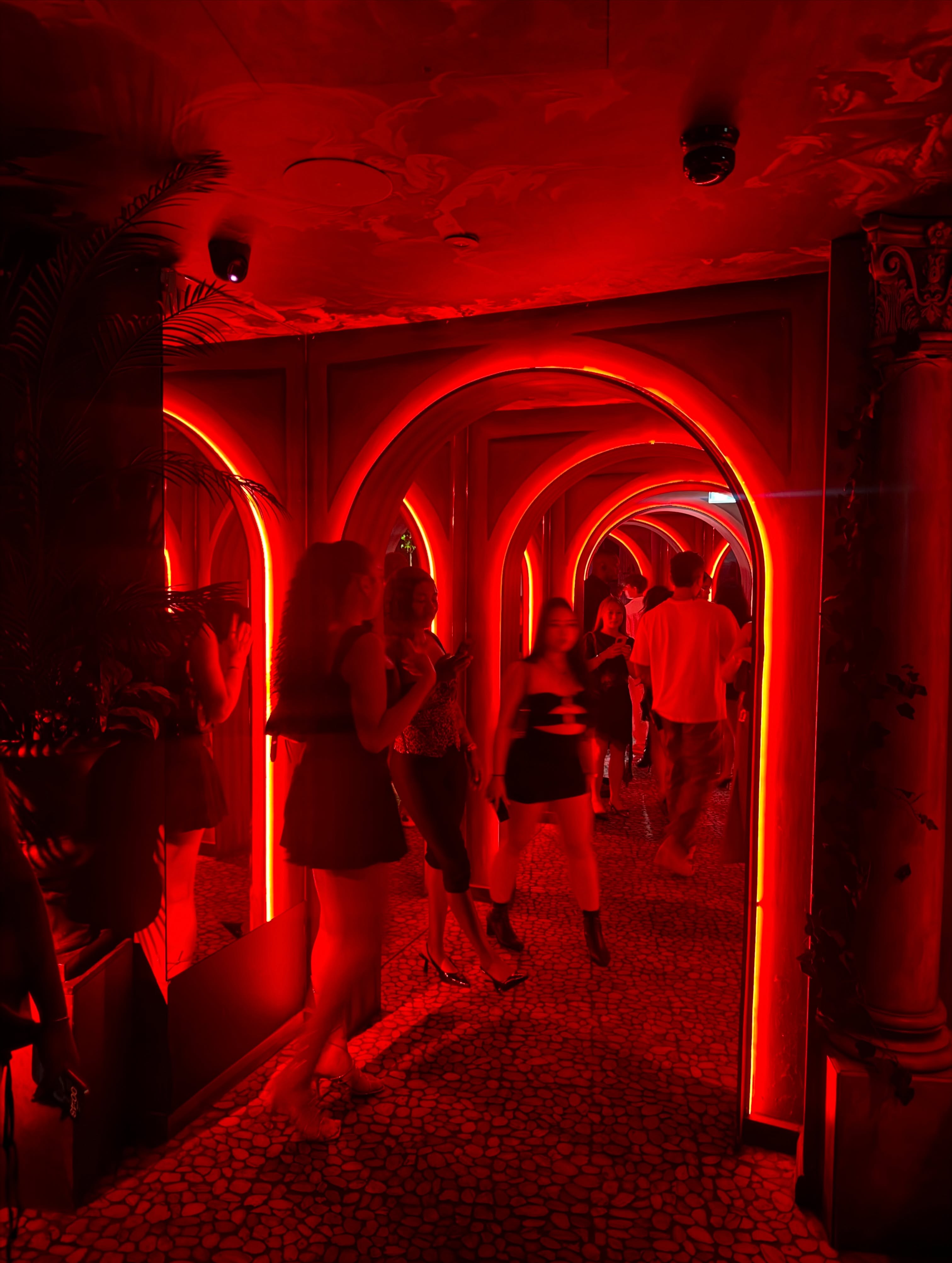 Selene VIP tables photo 5
